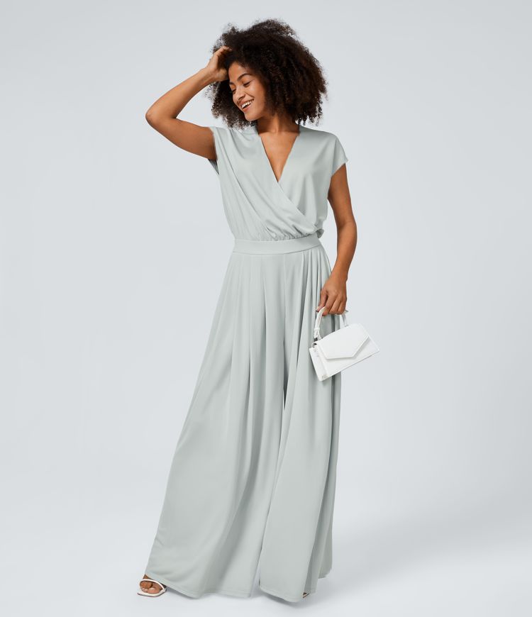Jumpsuit™ - Tuta with V-shaped collar, short sleeve, side pocket with pieghe and wide leg, fluid wave pattern.