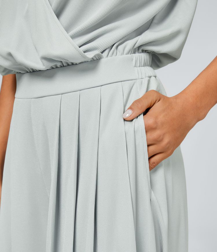 Jumpsuit™ - Tuta with V-shaped collar, short sleeve, side pocket with pieghe and wide leg, fluid wave pattern.
