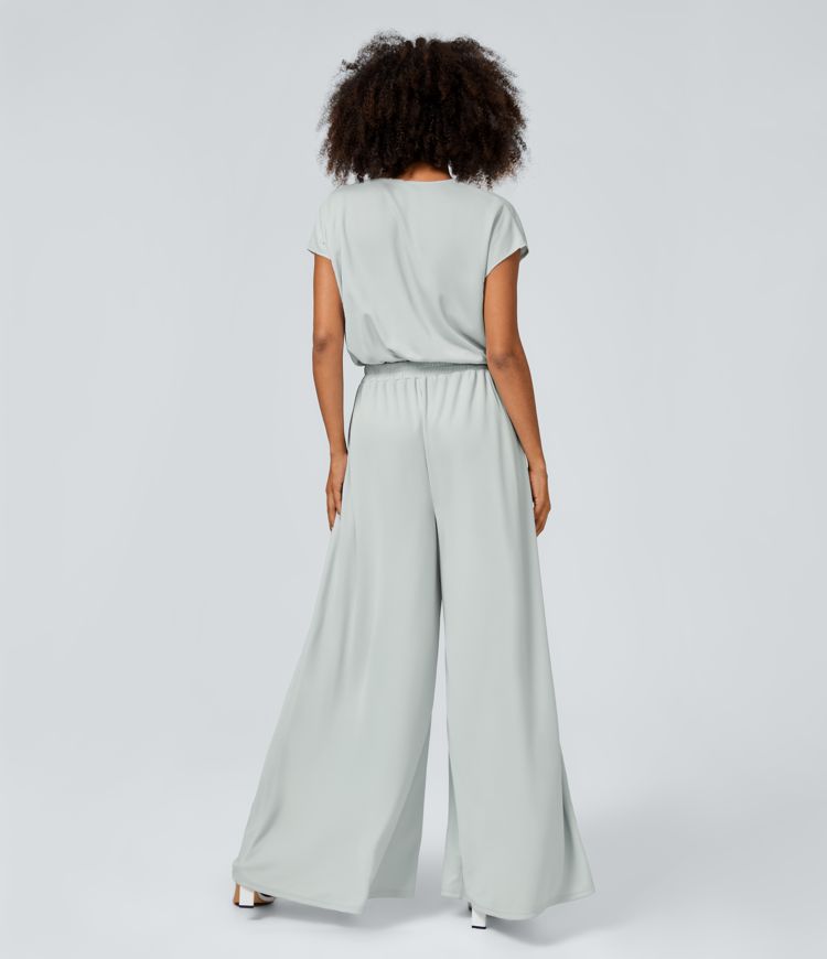 Jumpsuit™ - Tuta with V-shaped collar, short sleeve, side pocket with pieghe and wide leg, fluid wave pattern.