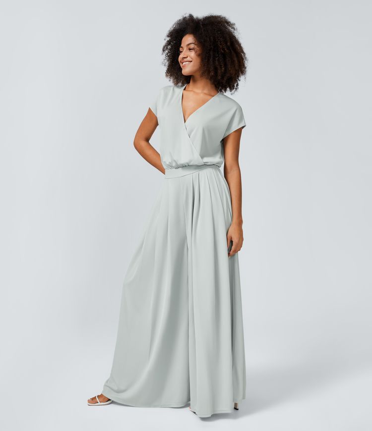 Jumpsuit™ - Tuta with V-shaped collar, short sleeve, side pocket with pieghe and wide leg, fluid wave pattern.