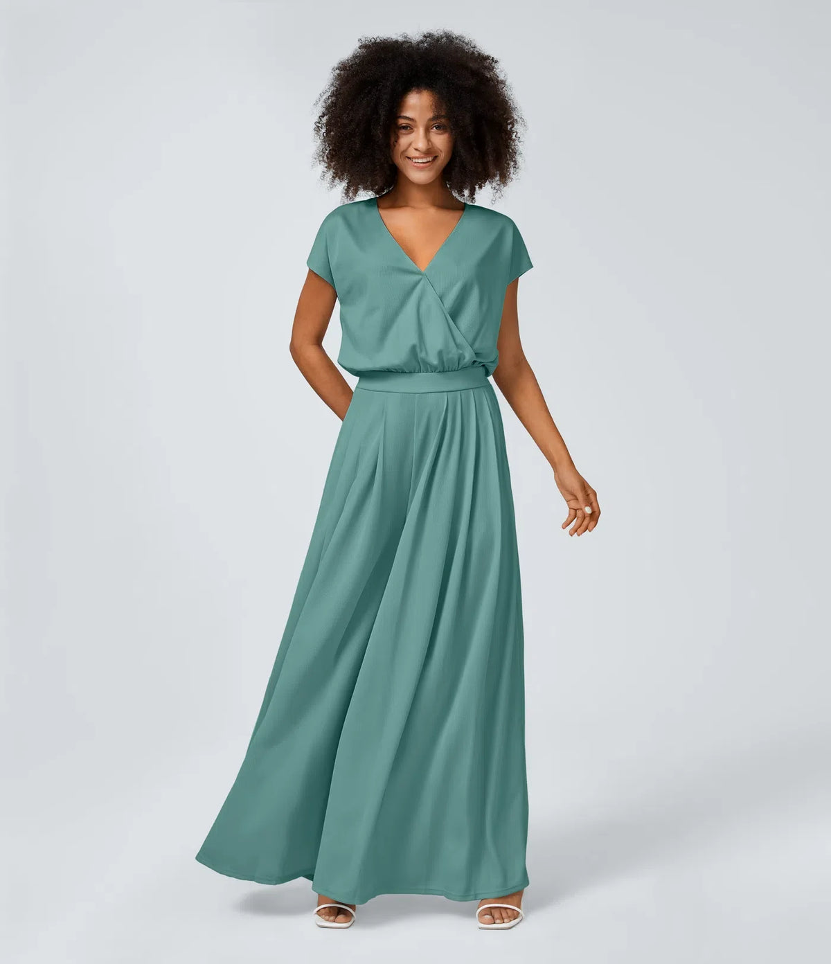 Jumpsuit™ - Tuta with V-shaped collar, short sleeve, side pocket with pieghe and wide leg, fluid wave pattern.