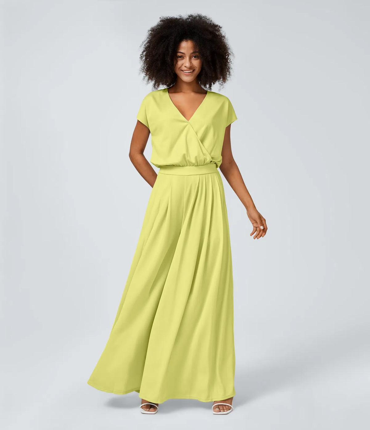 Jumpsuit™ - Tuta with V-shaped collar, short sleeve, side pocket with pieghe and wide leg, fluid wave pattern.
