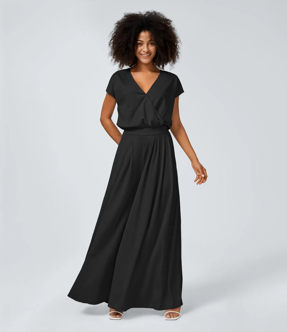 Jumpsuit™ - Tuta with V-shaped collar, short sleeve, side pocket with pieghe and wide leg, fluid wave pattern.