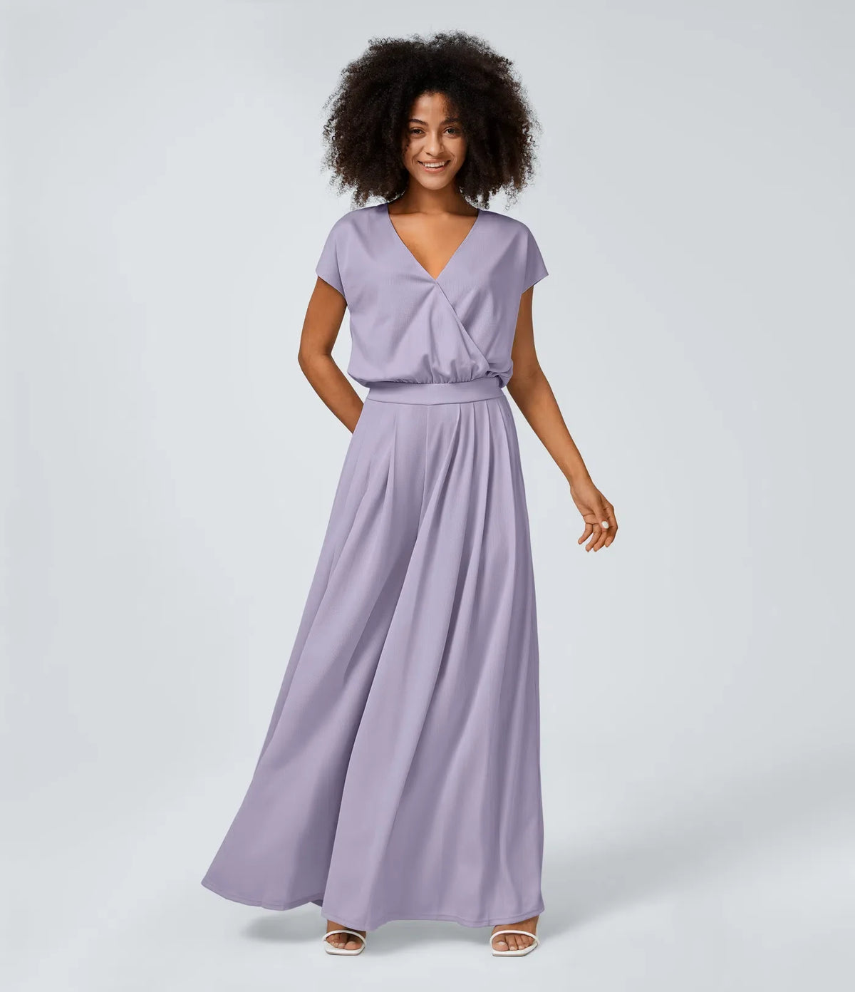 Jumpsuit™ - Tuta with V-shaped collar, short sleeve, side pocket with pieghe and wide leg, fluid wave pattern.